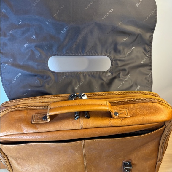 Kenneth Cole Men's Light Brown Full Grain Leather Messenger Bag Like New!!! - Picture 8 of 16